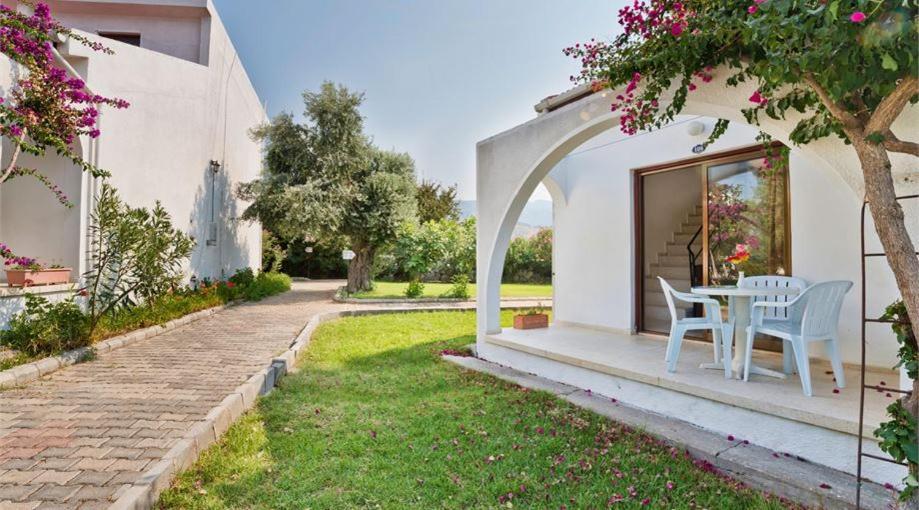 Bare Hill Holiday Apartments Krini Kültér fotó